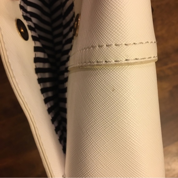 White crossbody purse - Picture 11 of 11